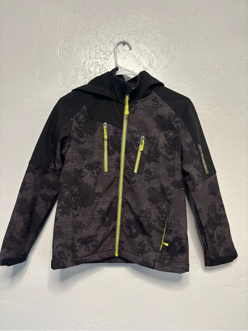 Boys size 10/12 snozu brand jacket, #J1265